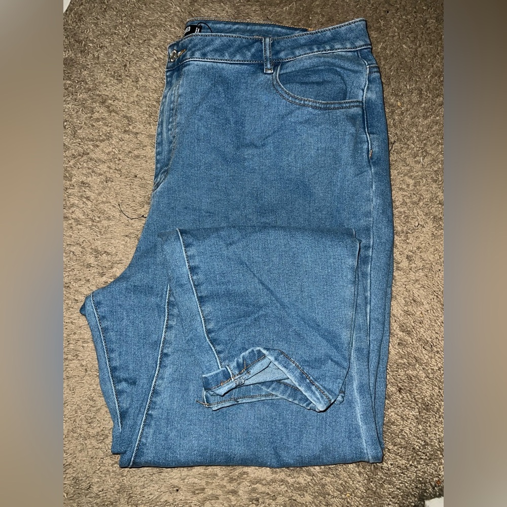 Misguided Plus Comfort Stretch Mom Jeans - Size 18 NWT